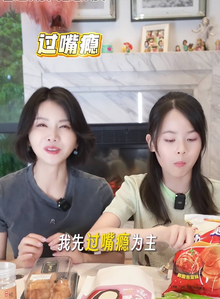 富商现在独自抚养孩子的曹曦文活成人生赢家pg电子免费试玩模拟器曾情断陈思诚嫁给(图2)